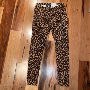 NWT - HUE LEOPARD FAUX JEAN LEGGINGS - SMALL